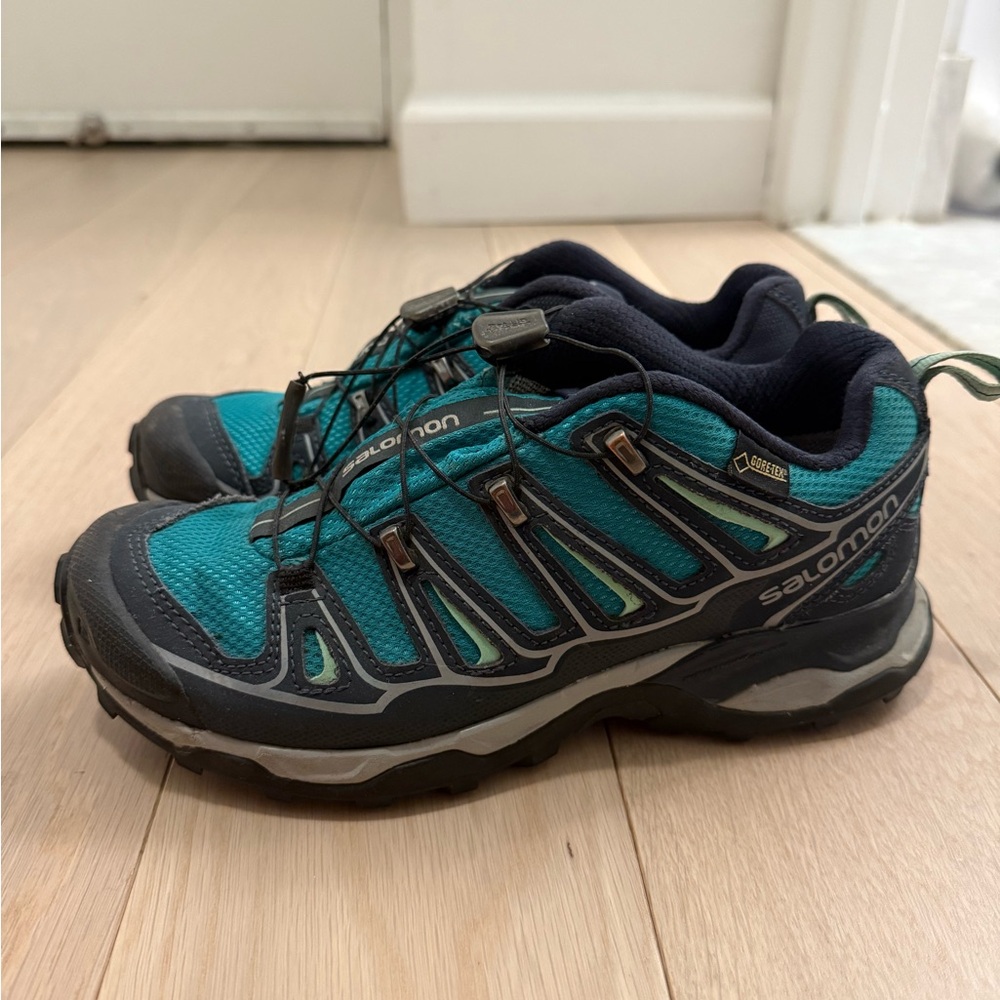 Women’s Solomon Sneakers